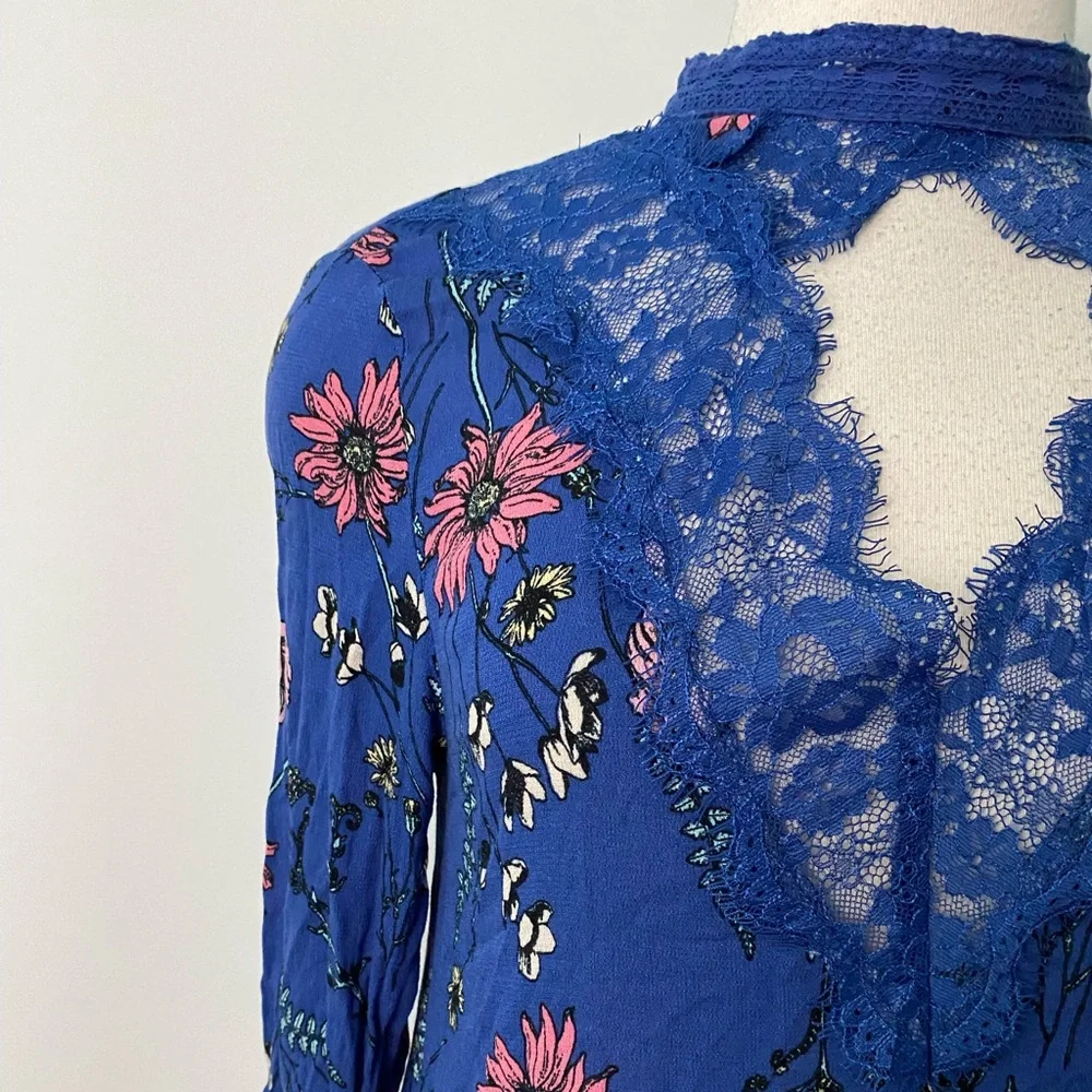 Lulus floral lace top long sleeve size- medium - Picture 6 of 8